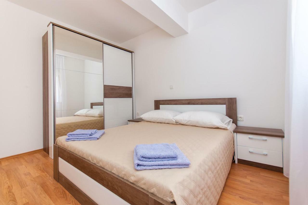 Apartman Mira- Omiš Exteriör bild
